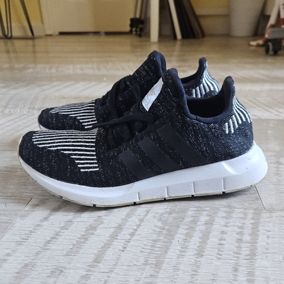Adidas Swift Run Shoes EG7984 - Picture 1 of 14